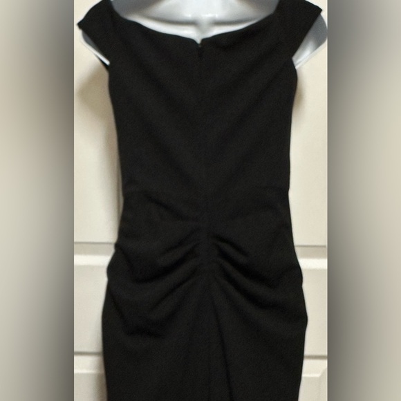 Xscape Long Off-The-Shoulder Scuba Black Crepe U-Front NWT - Picture 5 of 9